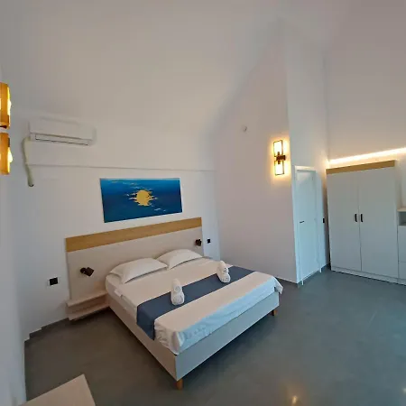 Πανσιόν Deja Blue - Adult Only 4*